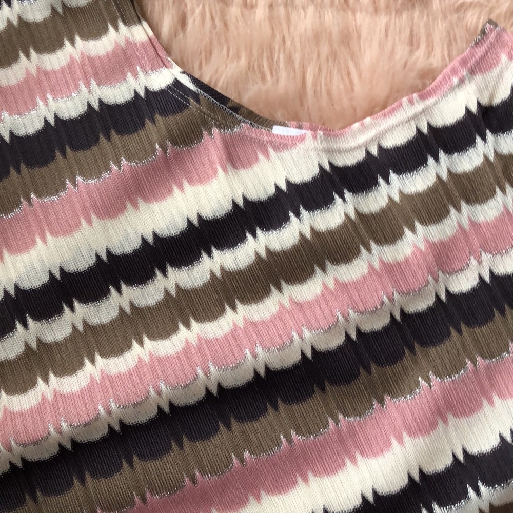 Asymmetrical top - Picture 2 of 2